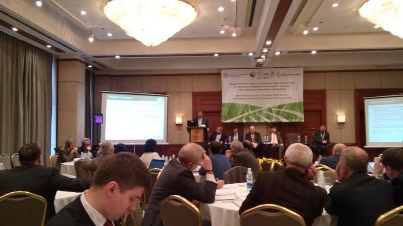 Dr. Kamel Shideed speaking on food security and sustainable soil management at the Forum
