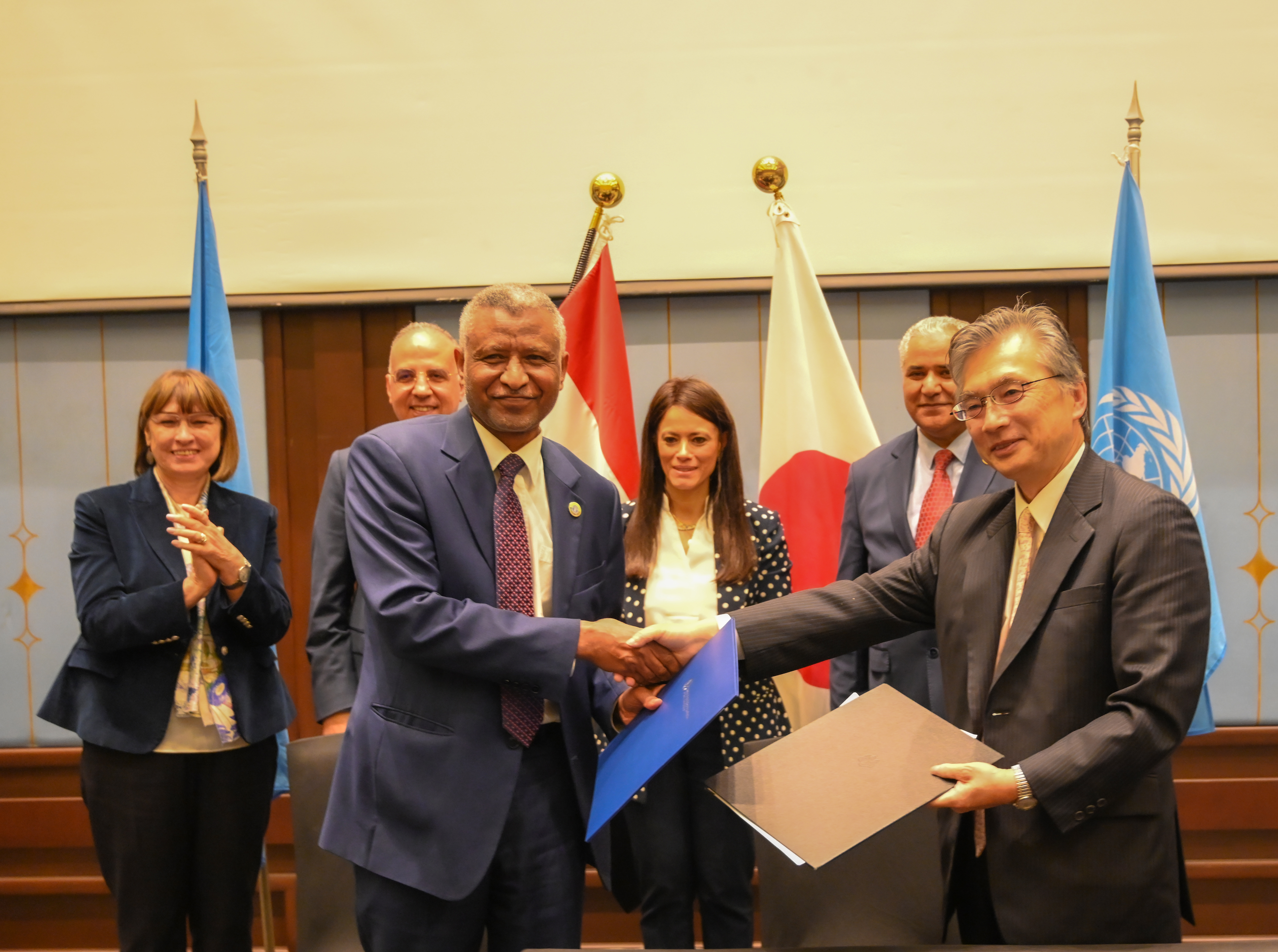 Dr. Nasr El-Din Hag Elamin (left) and H.E. Mr. OKA Hiroshi (right)