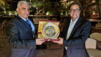 In response, Dr. Nasr presented the shield of ACSAD to Mr. Abousabaa in recognition of ICARDA’s role in the important development agricultural scientific research in the region.