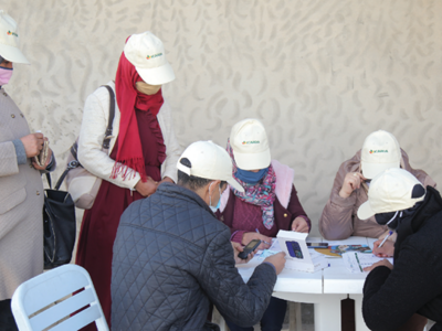 Phone distribution targeted at 150 women in northern Tunisia (Photographer : Zied Ldoudi)