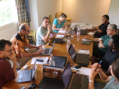 Group of scientists discussing during the workshop 