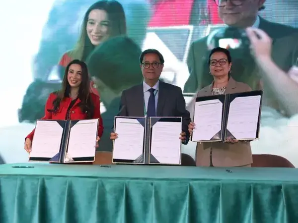 From left to right: Pr. Lamiae Ghaouti, Director of INRA; Mr. Aly Abousabaa, Director General of ICARDA; Ms Latifa Yaacoubi, Director General of ANDZOA
