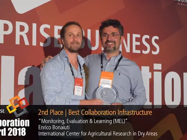 Enrico Bonaiuti (right) receiving the Enterprise Business Collaboration Award