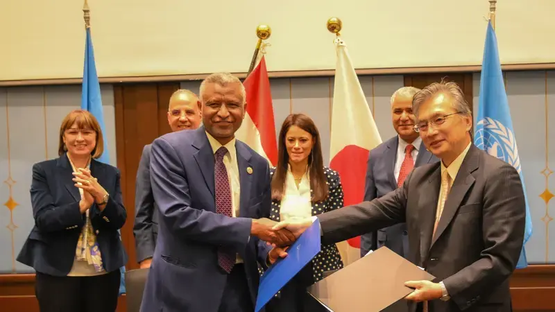 Dr. Nasr El-Din Hag Elamin (left) and H.E. Mr. OKA Hiroshi (right)