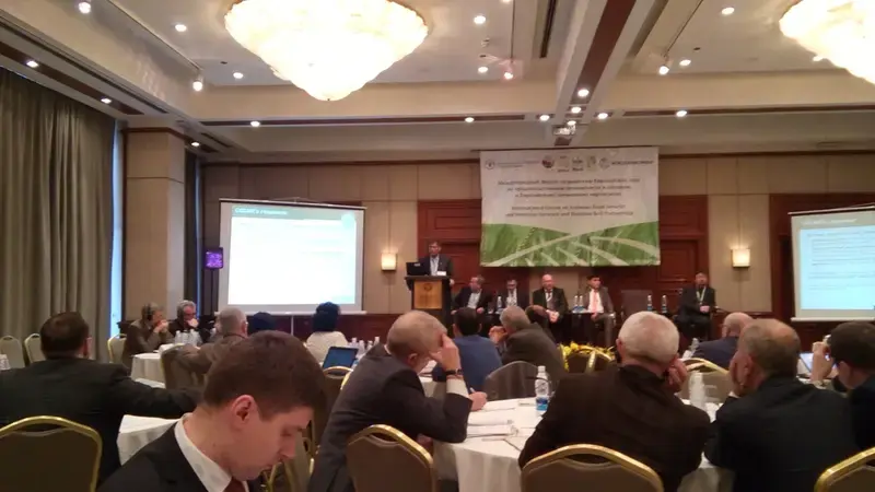 Dr. Kamel Shideed speaking on food security and sustainable soil management at the Forum
