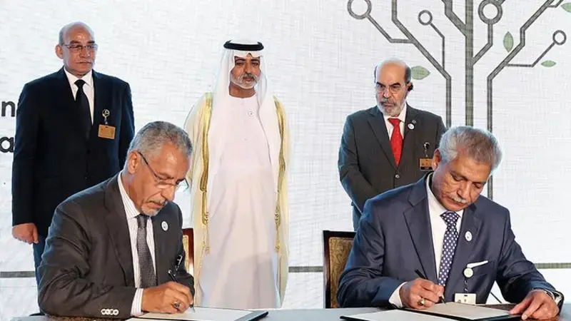 Kamel Shideed of ICARDA (right) signs a letter of intent with KIADPAI’s Secretary General Zaid