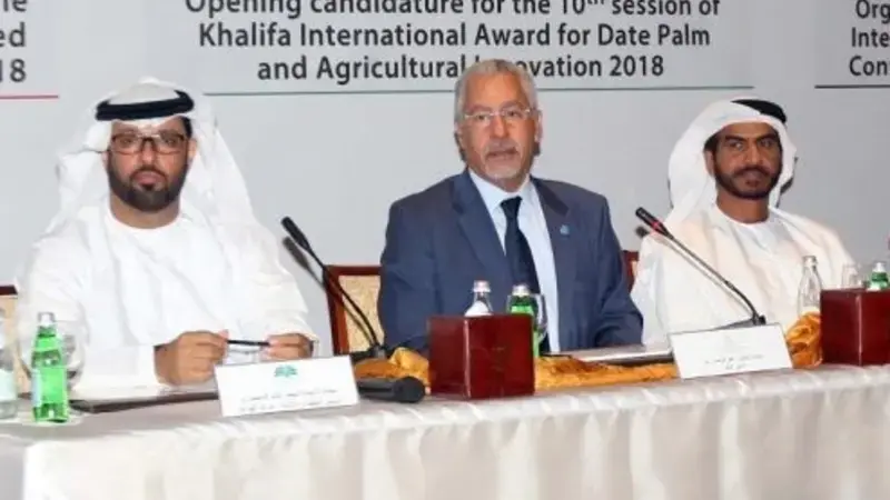 Dr. Mahmoud Solh receiving the Khalifa International Award for Date Palm and Agricultural Innovation