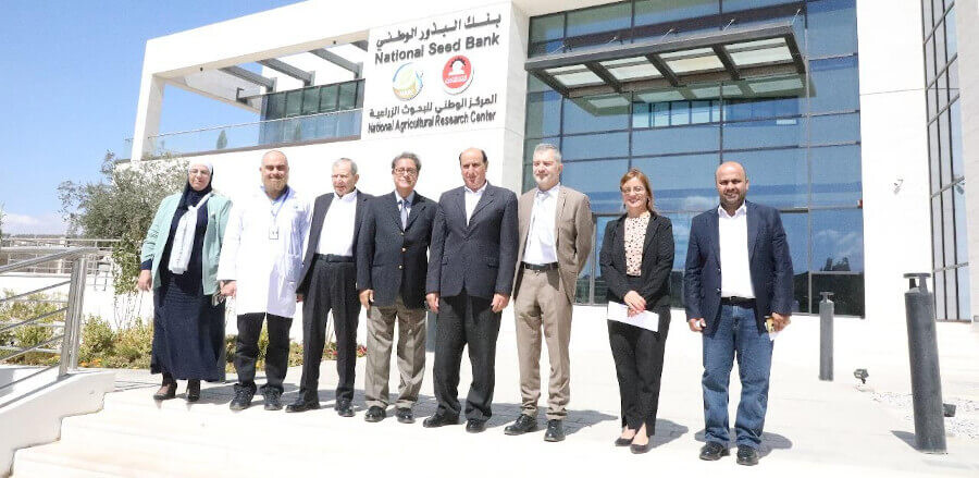 lab tour group photo