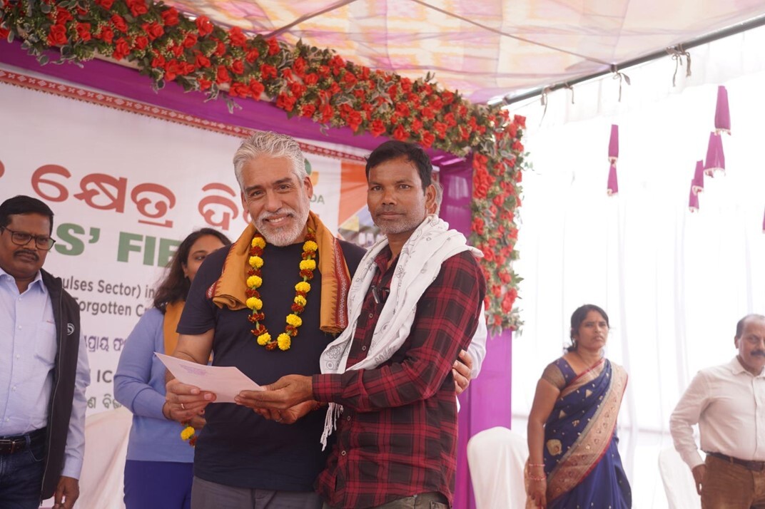 Dr. Becerra presenting a farmer with his certificate