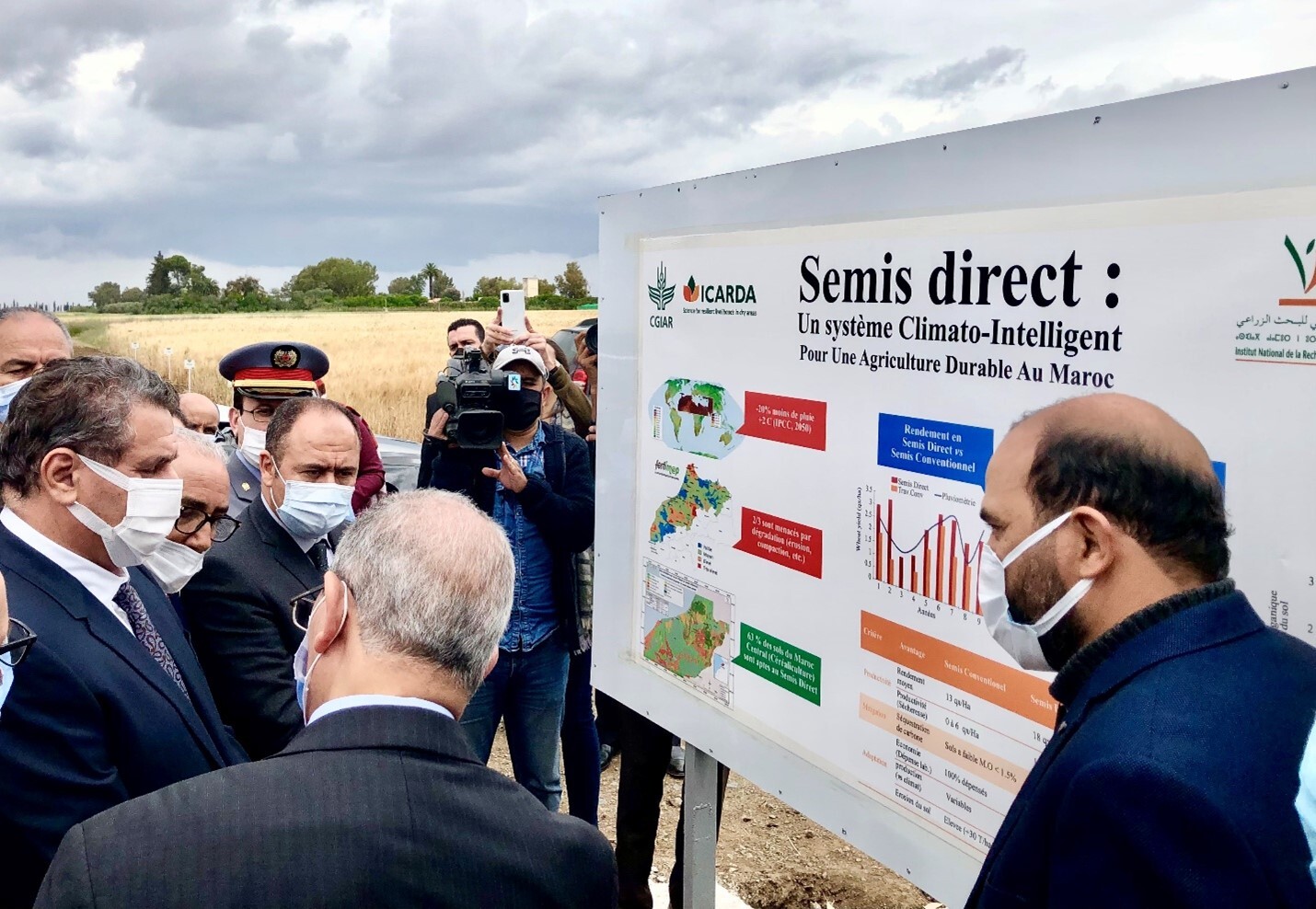 Morocco's Prime Minister and former Minister of Agriculture Aziz Akhannouch (right) visits ICARDA in Morocco to learn about our joint efforts in CA with national partner INRA-Morocco.