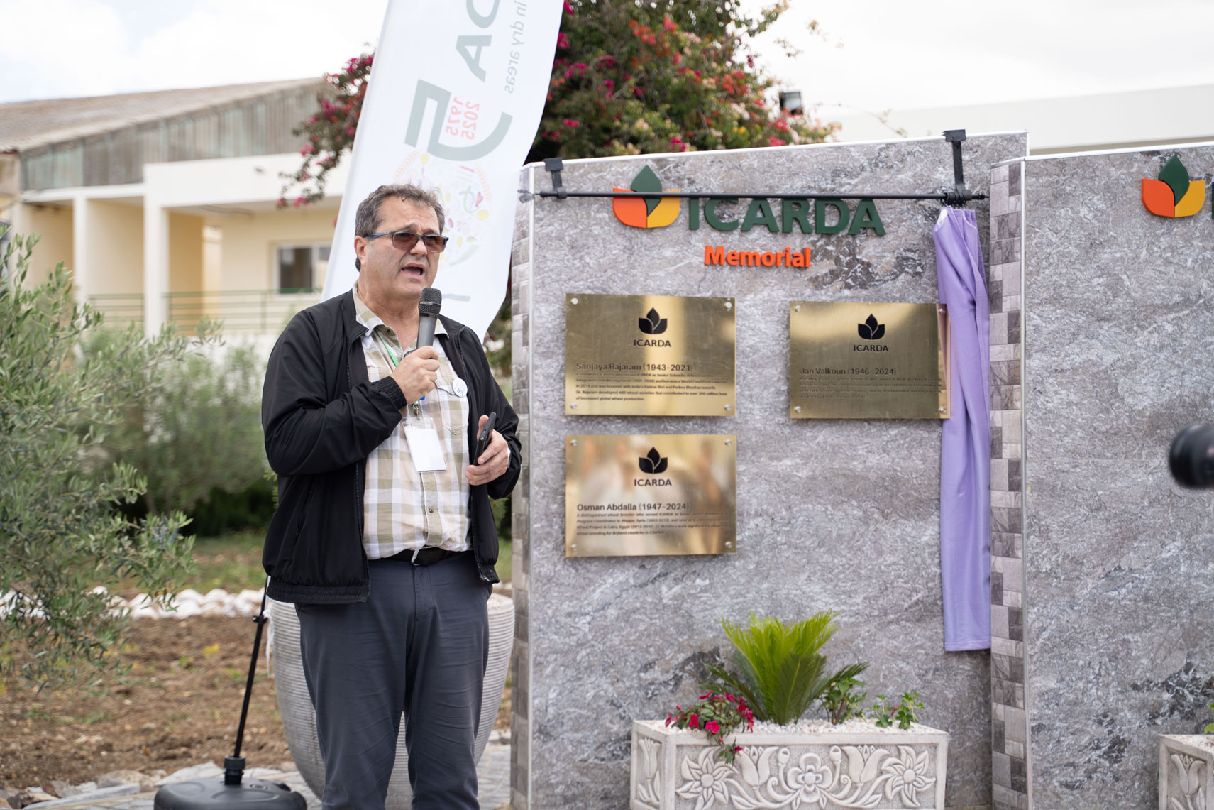 Dr. Michael Baum pays tribute to late ICARDA scientists whose pioneering work laid the foundation for today's innovations. 2025. Photo by Ismail Belkhadir/ICARDA.