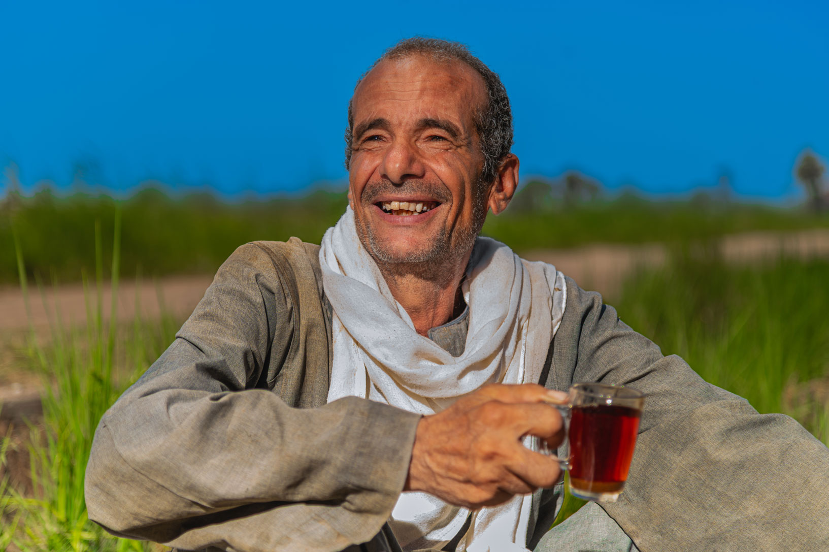 Egyptian farmer enjoying a traditional cup of tea in his field in Beni Sueif, Egypt. 2024 Photo by Ahmed El Sheemy/ICARDA.
