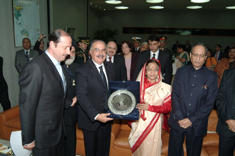 Dr. Mahmoud Solh, former ICARDA Director General, welcomes Honorable Pratibha Patil, former President of India At ICARDA's Tel Hadya office in 2010.